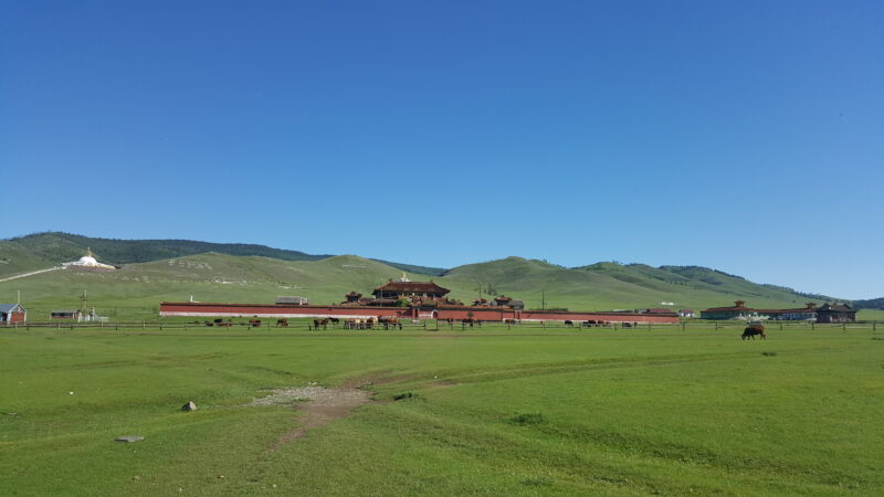 Das Amarbayasgalant-Kloster oder das „Kloster der ruhigen Glückseligkeit“ ist eines der drei größten buddhistischen Klosterzentren in der Mongolei. Der Klosterkomplex befindet sich im Iven-Tal in der Provinz Selenge in der Nordmongolei. (c) Ethno Mongol
