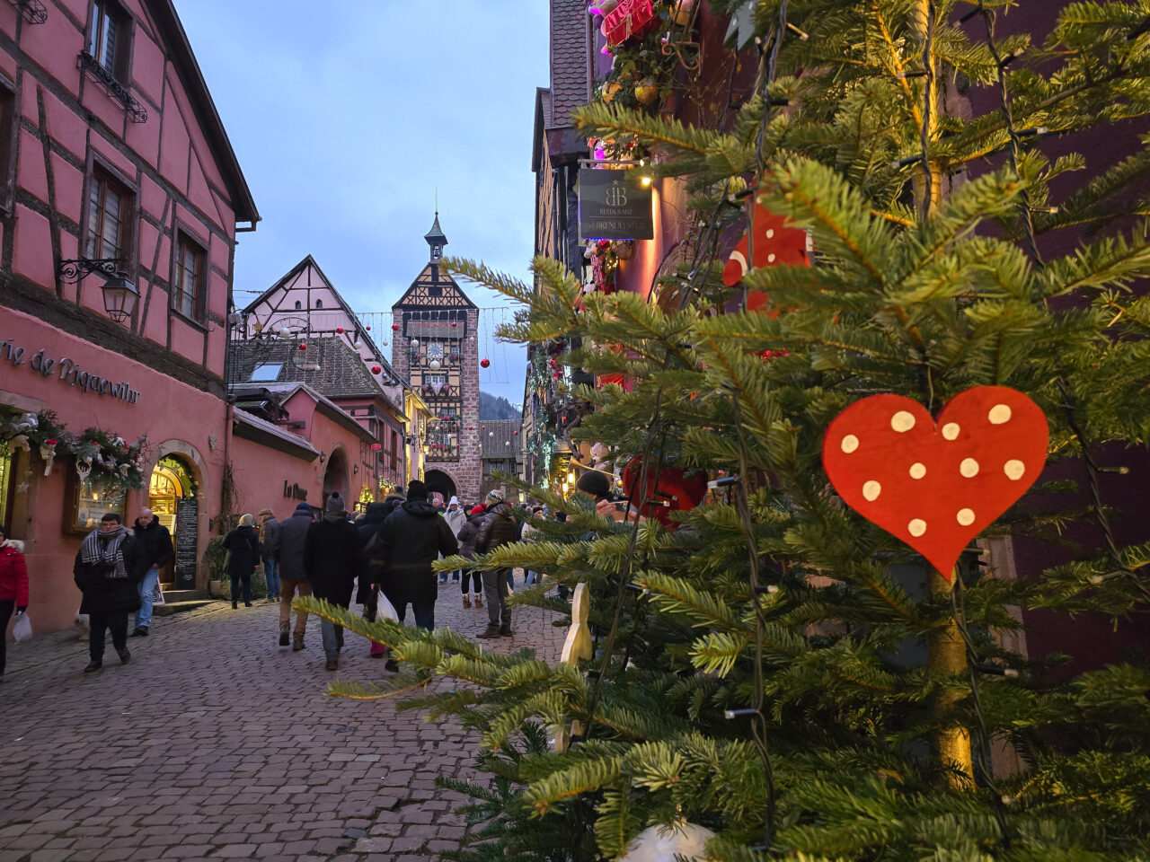 2024-12-09_16-47-05_Riquewihir - Tour de Weihnachtsmarkt _20241209_164705-3840