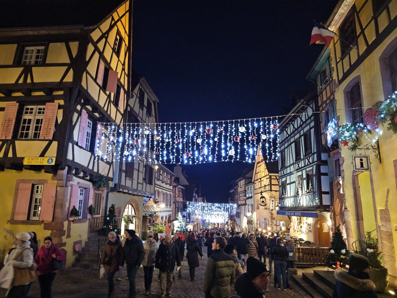 2024-12-09_17-28-02_Riquewihir - Tour de Weihnachtsmarkt _20241209_172802-3840