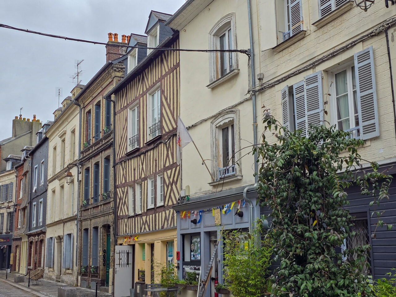 Fachwerkgasse in Honfleur