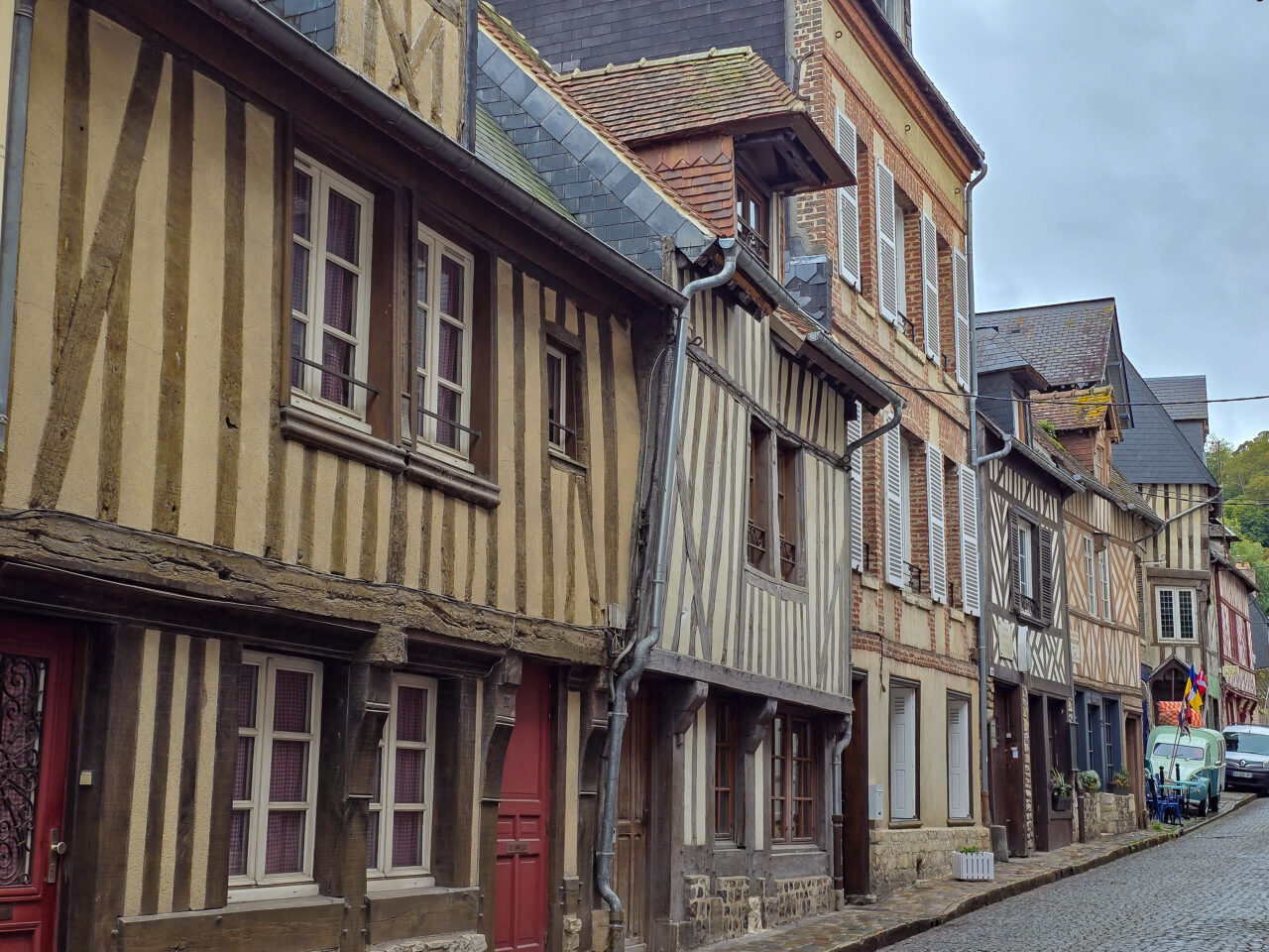 Schiefe Häuser in Honfleur