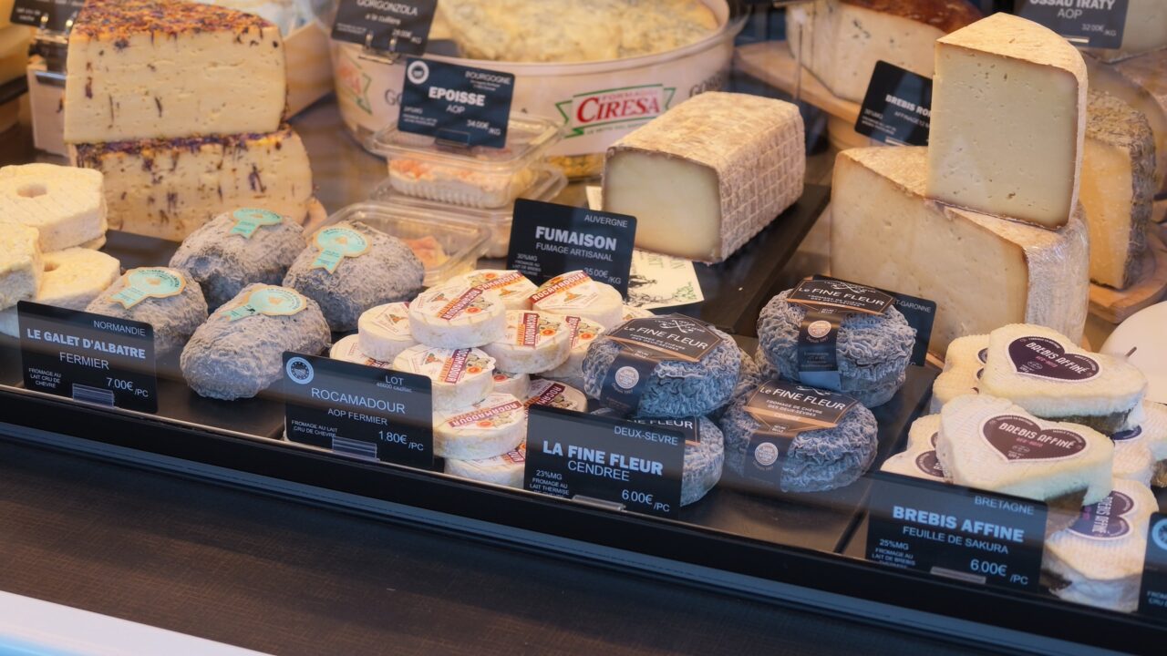Käse am Marktstand